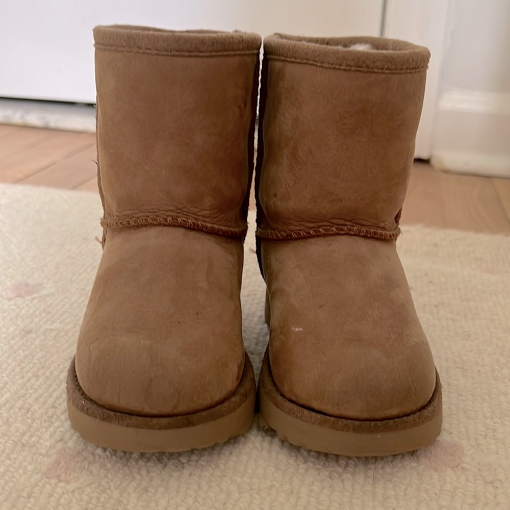Toddler Classic Ugg Boots; Chestnut color; Size 7